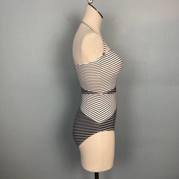 Liz Claiborne Black White Geometric Strip Optical Illusion Swimsuit Size 6 - Picture 3 of 12